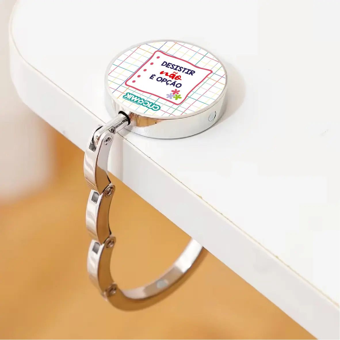 Gancho de Mala Dobrável para Mesa com Frase "Desistir Não é Opção" | Cucawik