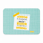 Íman Rectangular com Frase "Acreditar É Essencial Mas Ter Atitude Faz A Diferença"