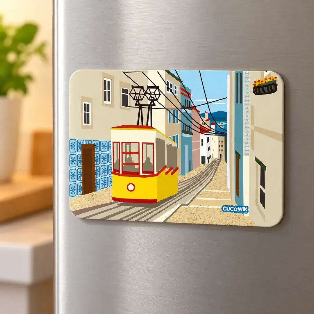 Íman de frigorífico Eléctrico Bica Lisboa em ambiente de cozinha