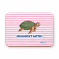 Íman Rectangular com Frase "Speed Doesn't Matter!"
