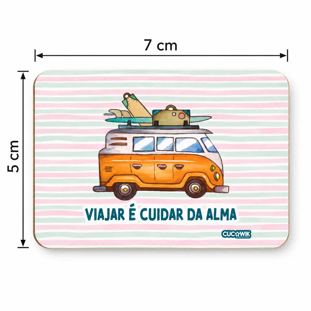 Medidas do íman de frigorífico Viajar é Cuidar da Alma – 7 × 5 cm