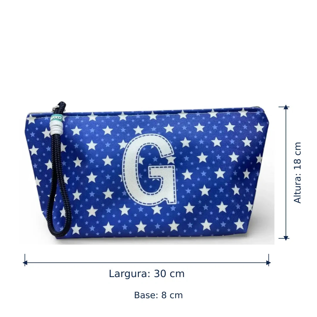 Bolsa Alex azul com letra G — largura de 30 cm, altura de 18 cm e base de 8 cm.