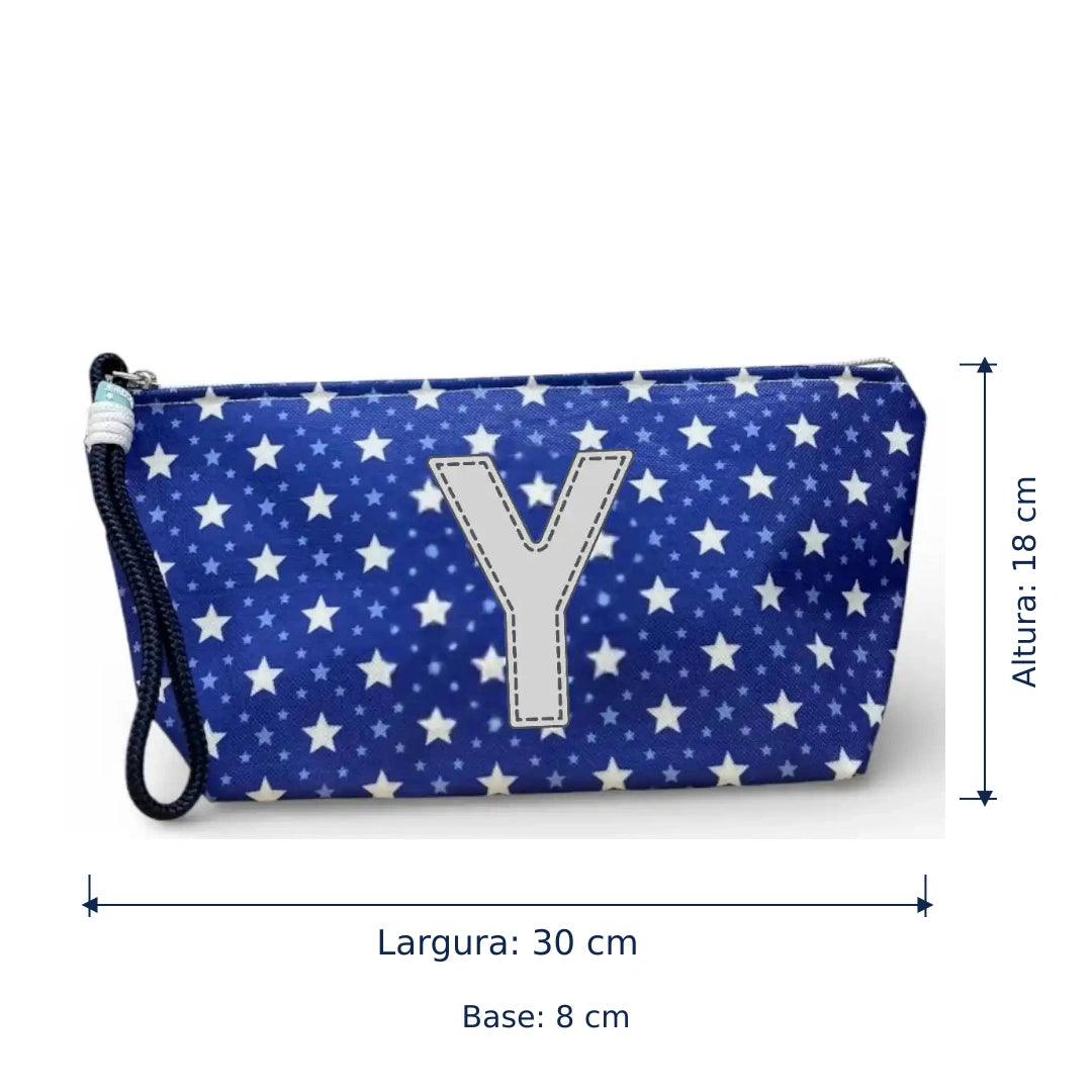 Bolsa Alex azul com letra Y — largura de 30 cm, altura de 18 cm e base de 8 cm.