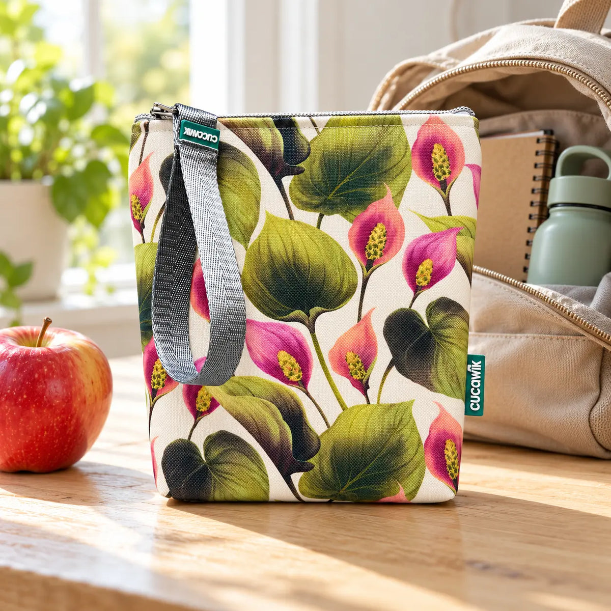 Bolsa isotérmica para snacks Antúrios Lilás Verde em ambiente de dia a dia