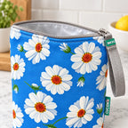 Interior da bolsa isotérmica para snacks Margaridas Fundo Azul Claro – TPU impermeável