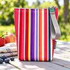 Bolsa isotérmica para snacks Riscas Coloridas Rosa em ambiente de dia a dia
