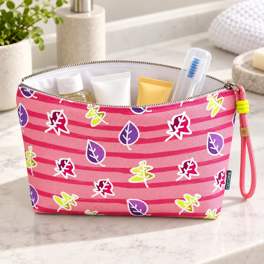 Necessaire Grande Impermeável Gal Folhas Outono Rosa Roxo Verde aberta com produtos de higiene e cosmética