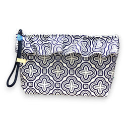 Necessaire Grande Impermeável Maggy com Folho Quatrefoil Azul Ornamental | Cucawik