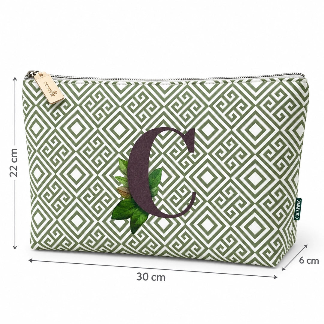 Bolsa Guta verde letra C — medidas 30 × 22 × 6 cm
