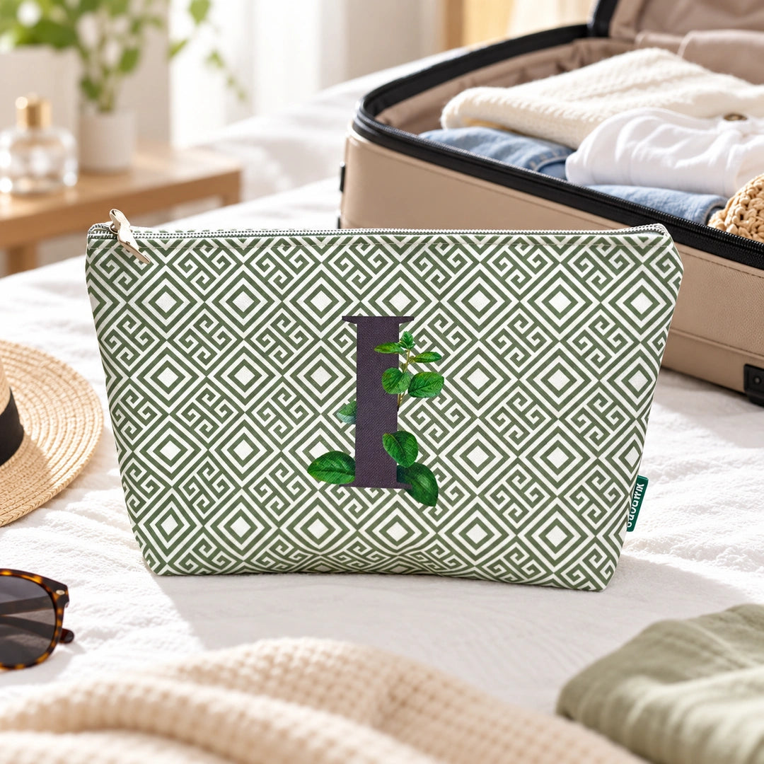 Bolsa Guta verde letra I — ambiente de viagem