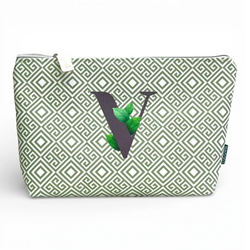 Necessaire Grande Impermeável Guta Verde Letra V | Cucawik