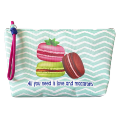 Necessaire Grande Impermeável Tui "All You Need Is Love and Macarons" (B545) | Cucawik