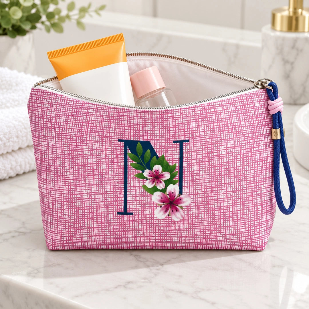 Bolsa Vera rosa letra N — aberta em utilização, com interior branco
