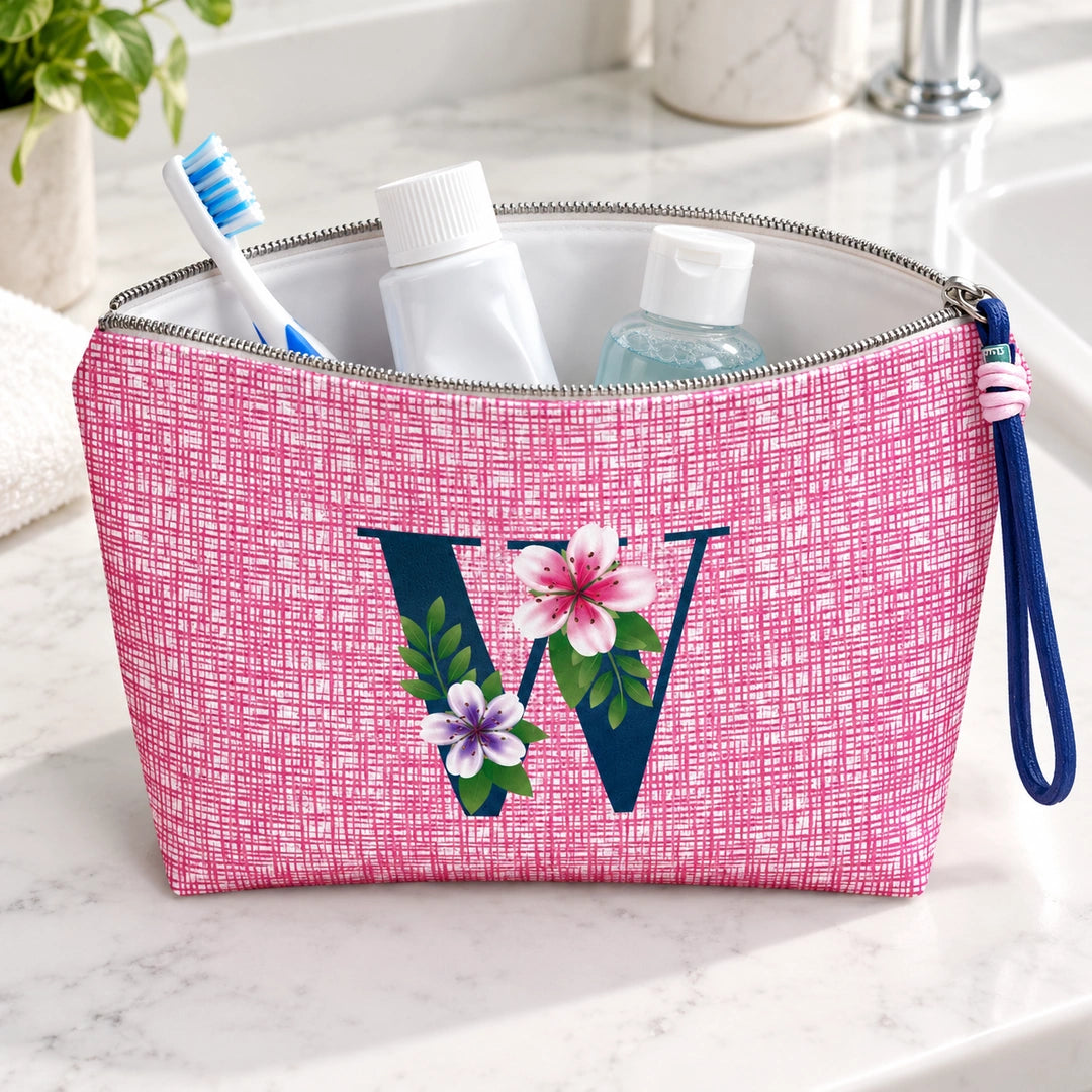 Bolsa Vera rosa letra W — em utilização com artigos de higiene.