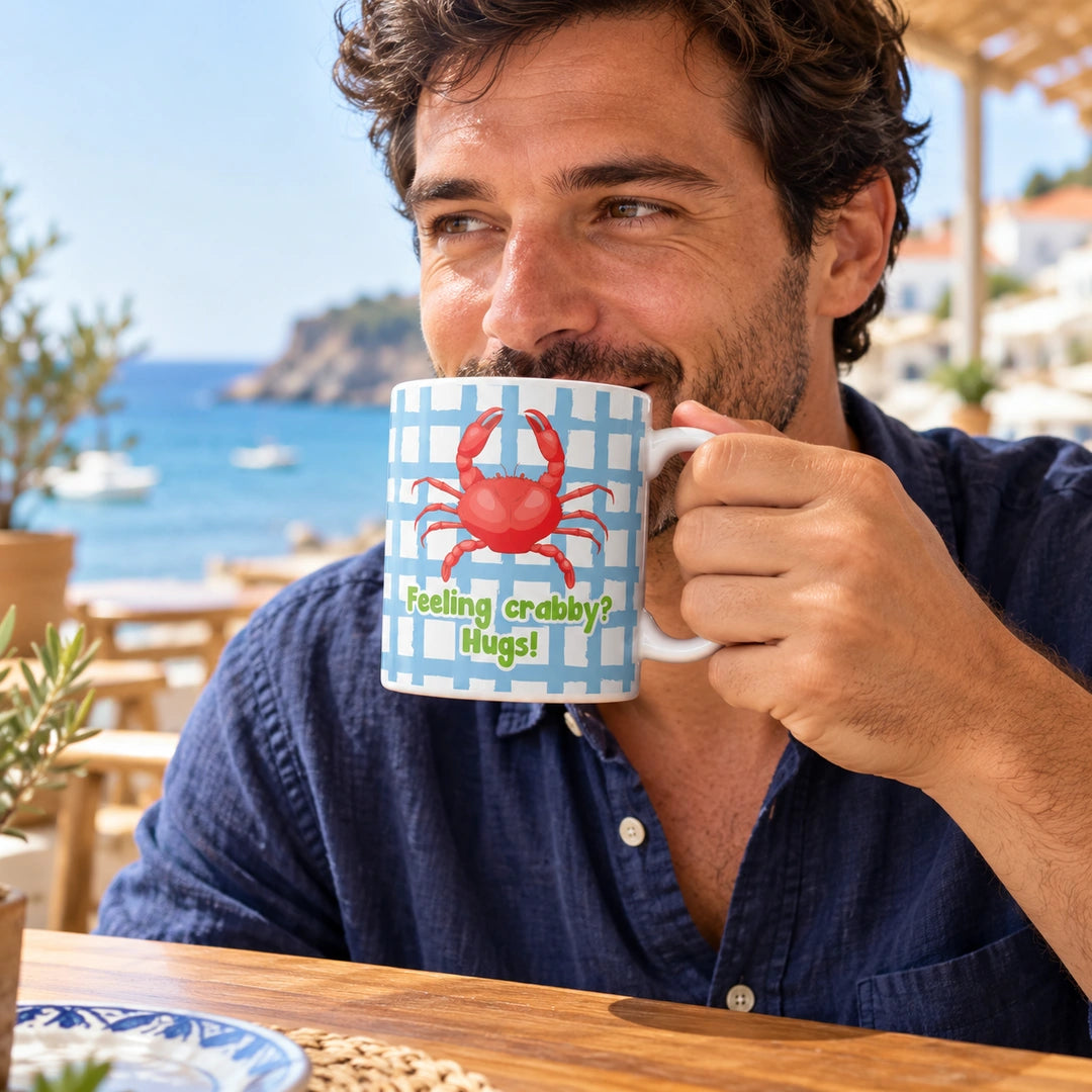 Caneca de Cerâmica com Frase "Feeling Crabby? Hugs!" em utilização | Cucawik