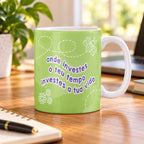 Caneca de Cerâmica com Frase "Onde Investes o Teu Tempo, Investes a Tua Vida" em ambiente lifestyle | Cucawik
