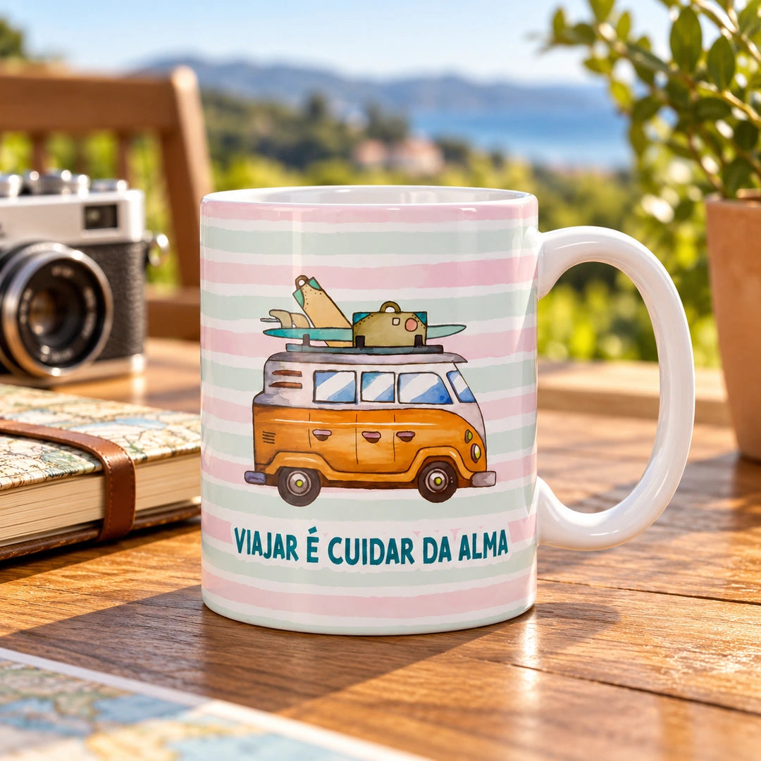 Caneca de Cerâmica com Frase "Viajar é Cuidar da Alma" em ambiente lifestyle | Cucawik