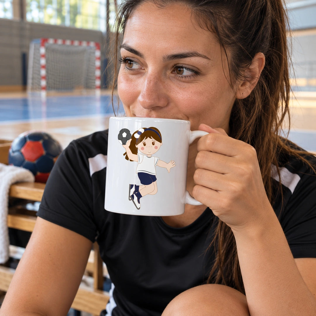 Caneca de Cerâmica Jogadora de Andebol em utilização | Cucawik