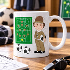 Caneca de Cerâmica Treinador de Futebol em ambiente lifestyle | Cucawik