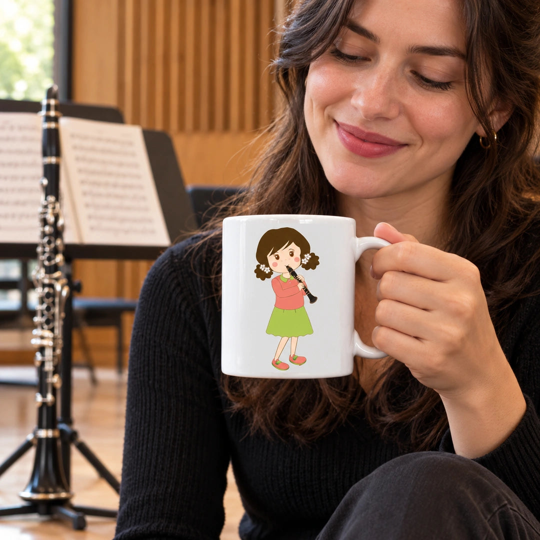 Caneca de Cerâmica Clarinetista Mulher em utilização | Cucawik