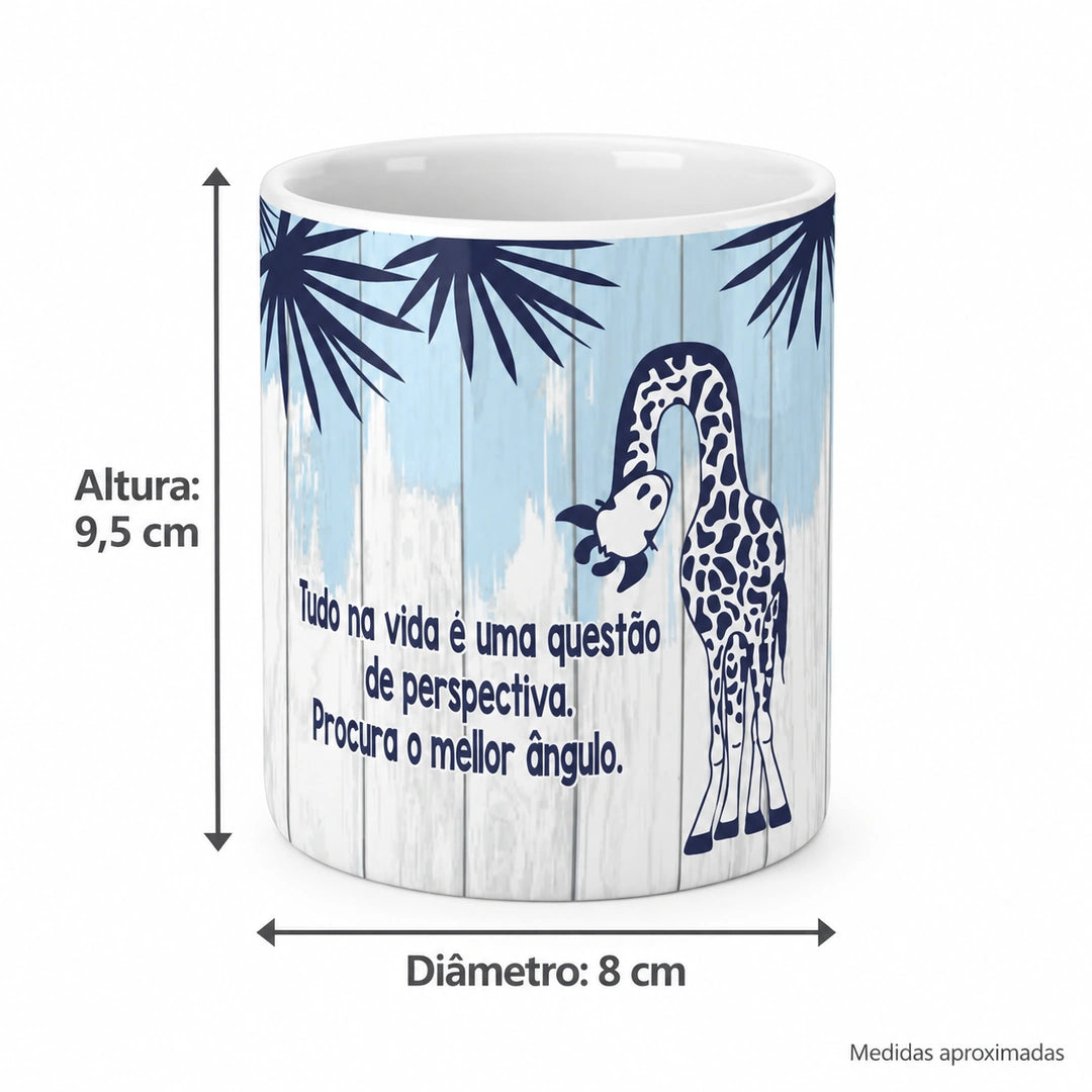 Copo de Cerâmica com a Frase "Tudo na Vida é uma Questão de Perspectiva, Procura o Melhor Ângulo" — medidas aproximadas: altura 9,5 cm e diâmetro 8 cm
