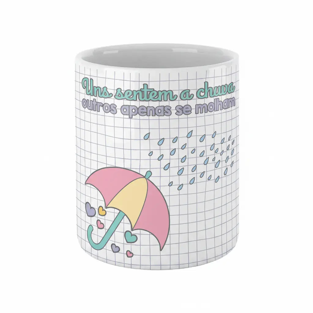 Copo de Cerâmica com a Frase "Uns Sentem a Chuva, Outros Apenas se Molham"