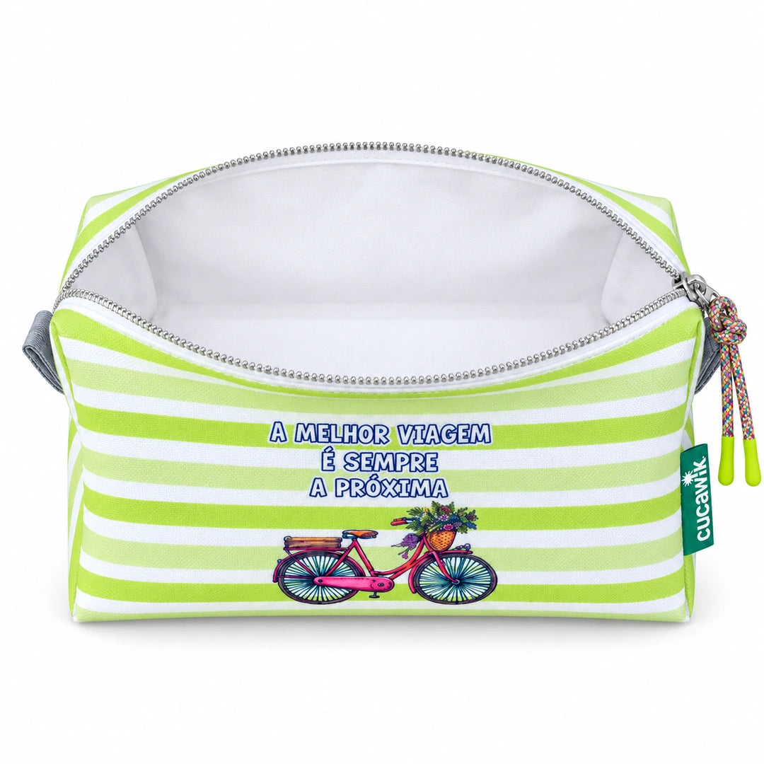 Necessaire Médio Impermeável Eden "A Melhor Viagem É Sempre A Próxima" — aberta e vazia, interior branco sem forro nem divisórias