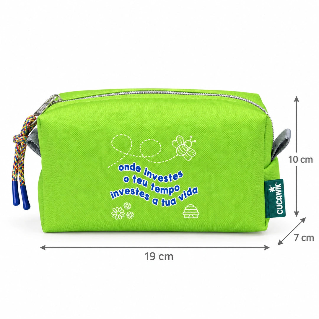 Necessaire Médio Impermeável Eden "Onde Investes O Teu Tempo Investes A Tua Vida" — com medidas