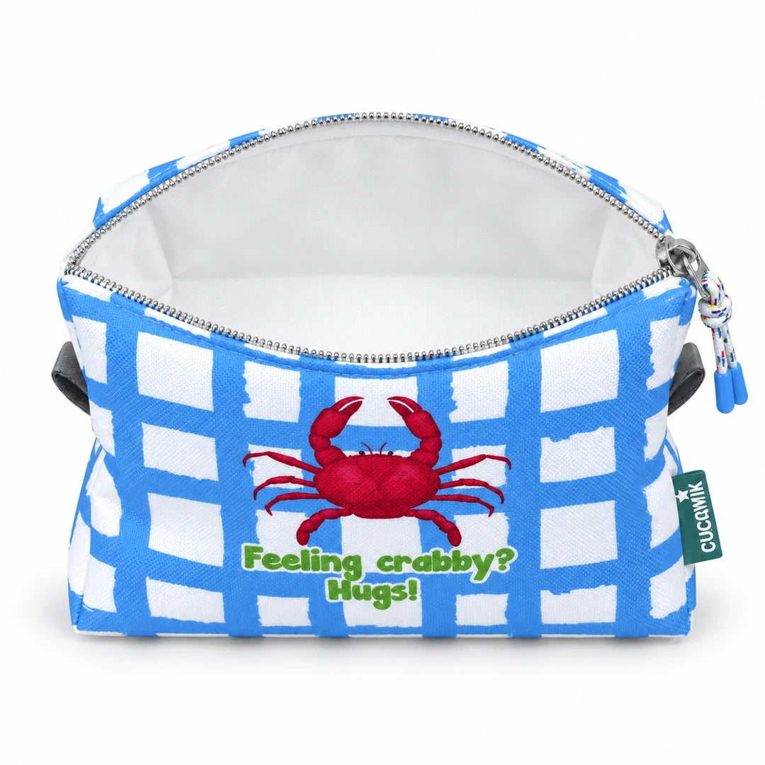 Necessaire Grande Impermeável Eden "Feeling Crabby? Hugs!" — aberta e vazia, interior branco sem forro nem divisórias