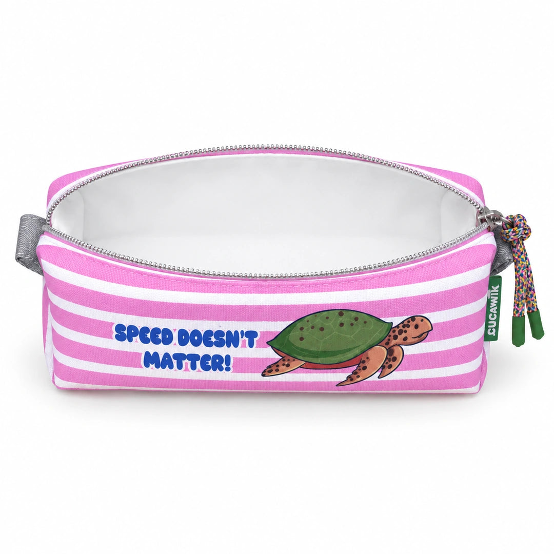 Necessaire Pequeno Impermeável Eden "Speed Doesn't Matter!" — aberta e vazia, interior branco sem forro nem divisórias