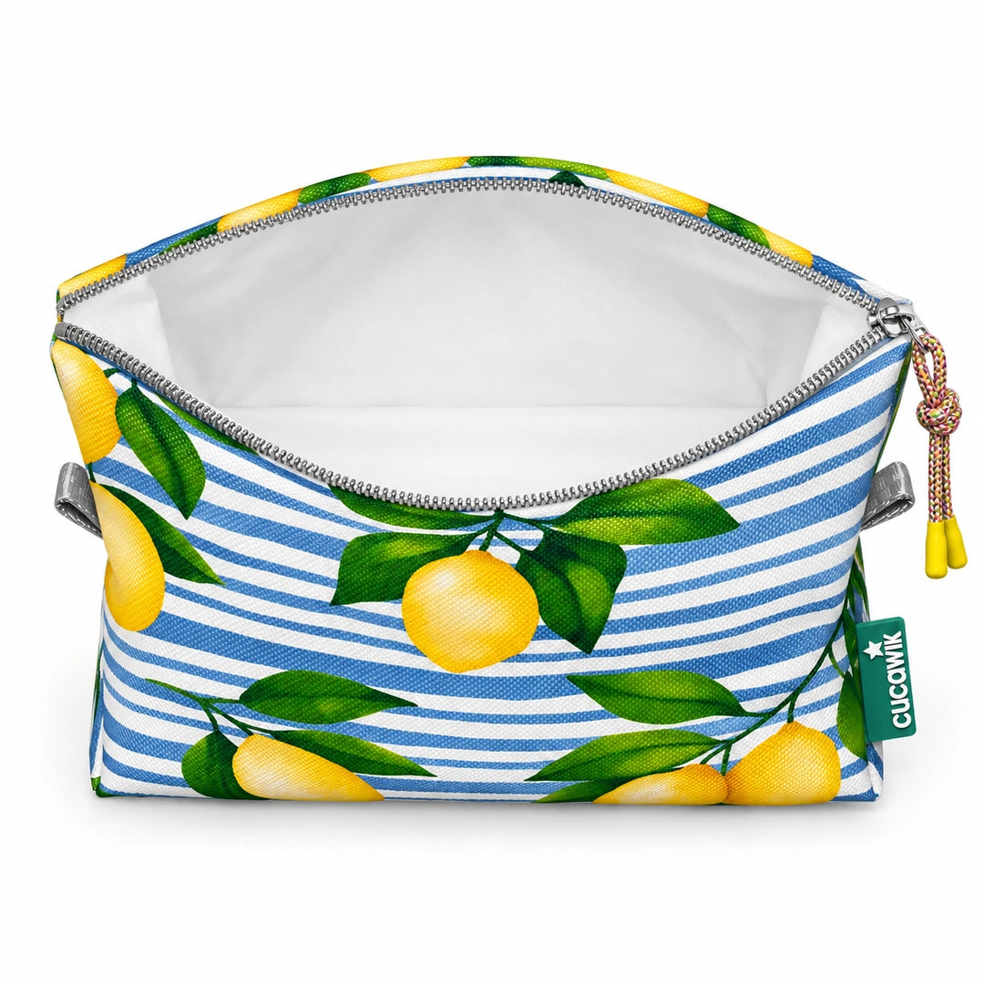 Necessaire Grande Impermeável Eden Limões Sicilianos Fundo Riscas Azuis — aberta e vazia, interior branco sem forro nem divisórias