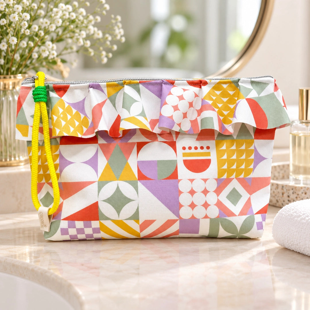 Bolsa Maggy Mosaico Rosa Verde Amarelo Roxo fechada num toucador luminoso, Cucawik