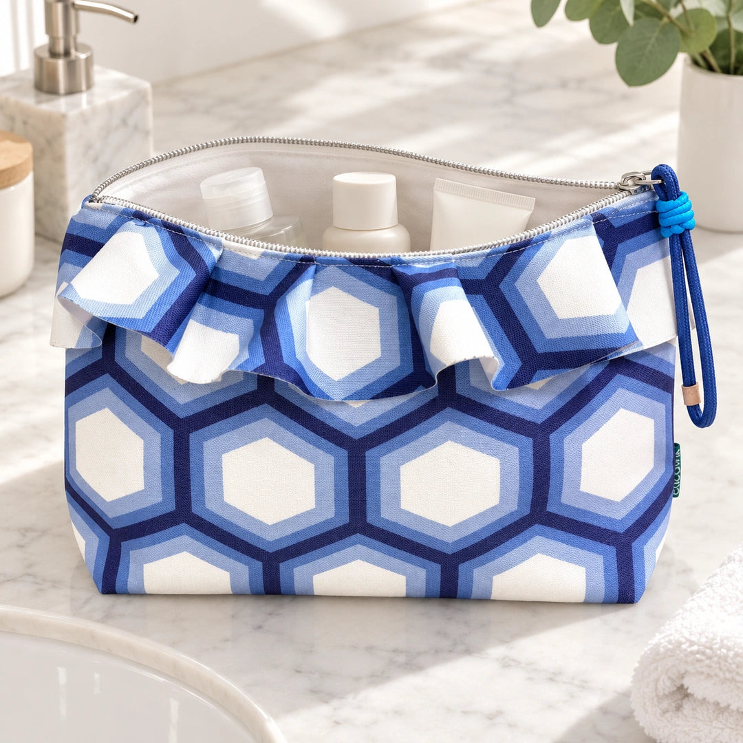 Maggy com Folho Hexágonos Azul Concêntrico — utilizacao