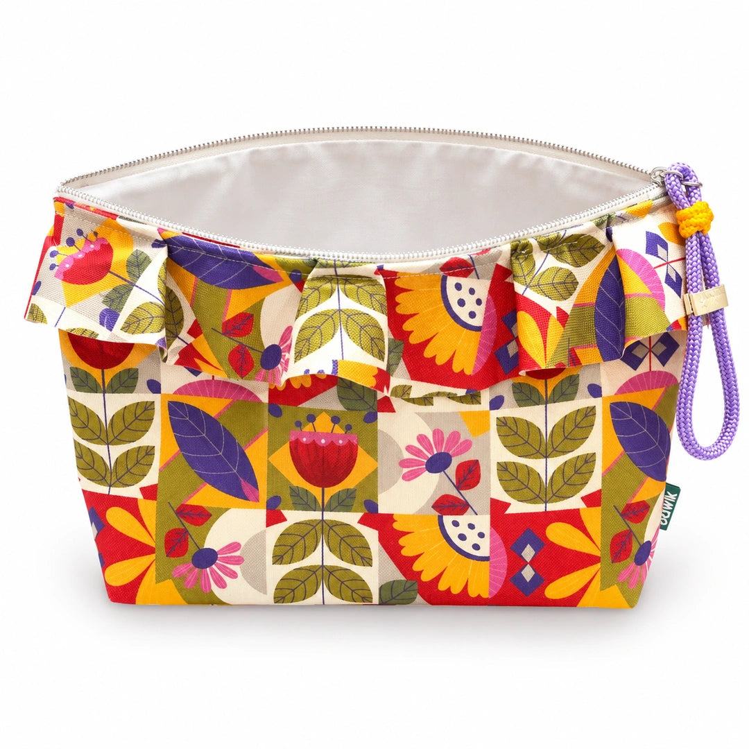 Necessaire Grande Impermeável Maggy com Folho Flores Mosaico Folk Colorido — aberta e vazia, interior branco sem forro nem divisórias