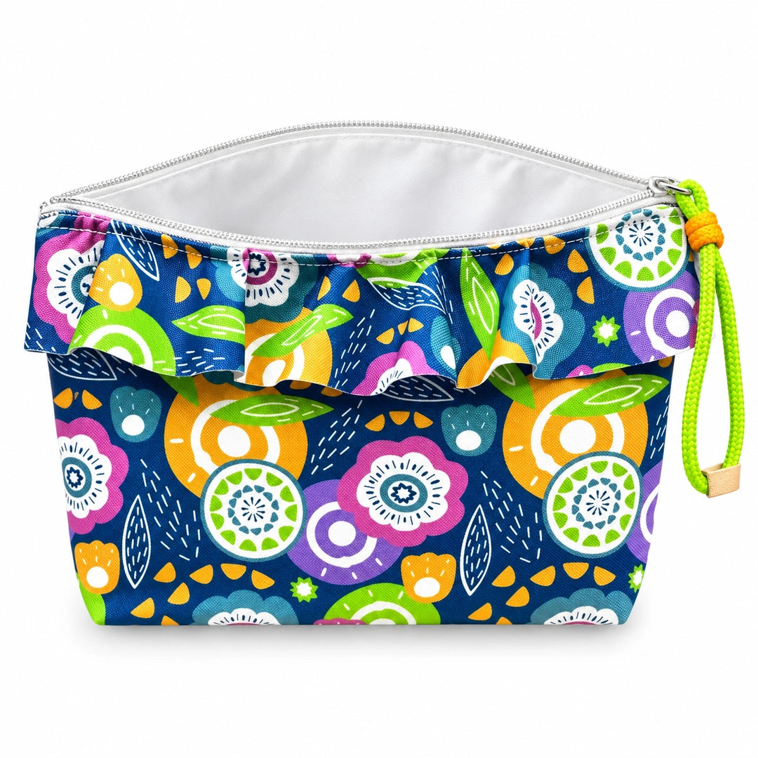 Necessaire Grande Impermeável Maggy com Folho Flores Coloridas Fundo Petróleo — aberta e vazia, interior branco sem forro nem divisórias