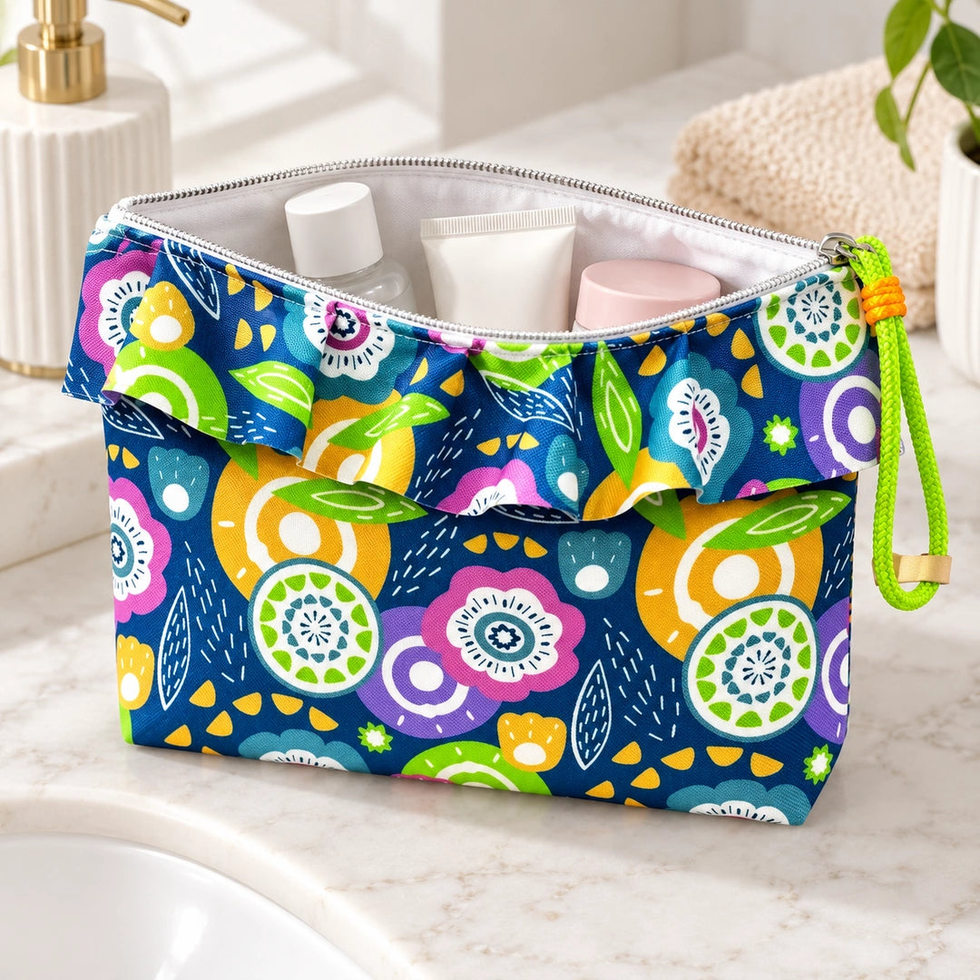 Necessaire Grande Impermeável Maggy com Folho Flores Coloridas Fundo Petróleo — aberta com produtos de higiene