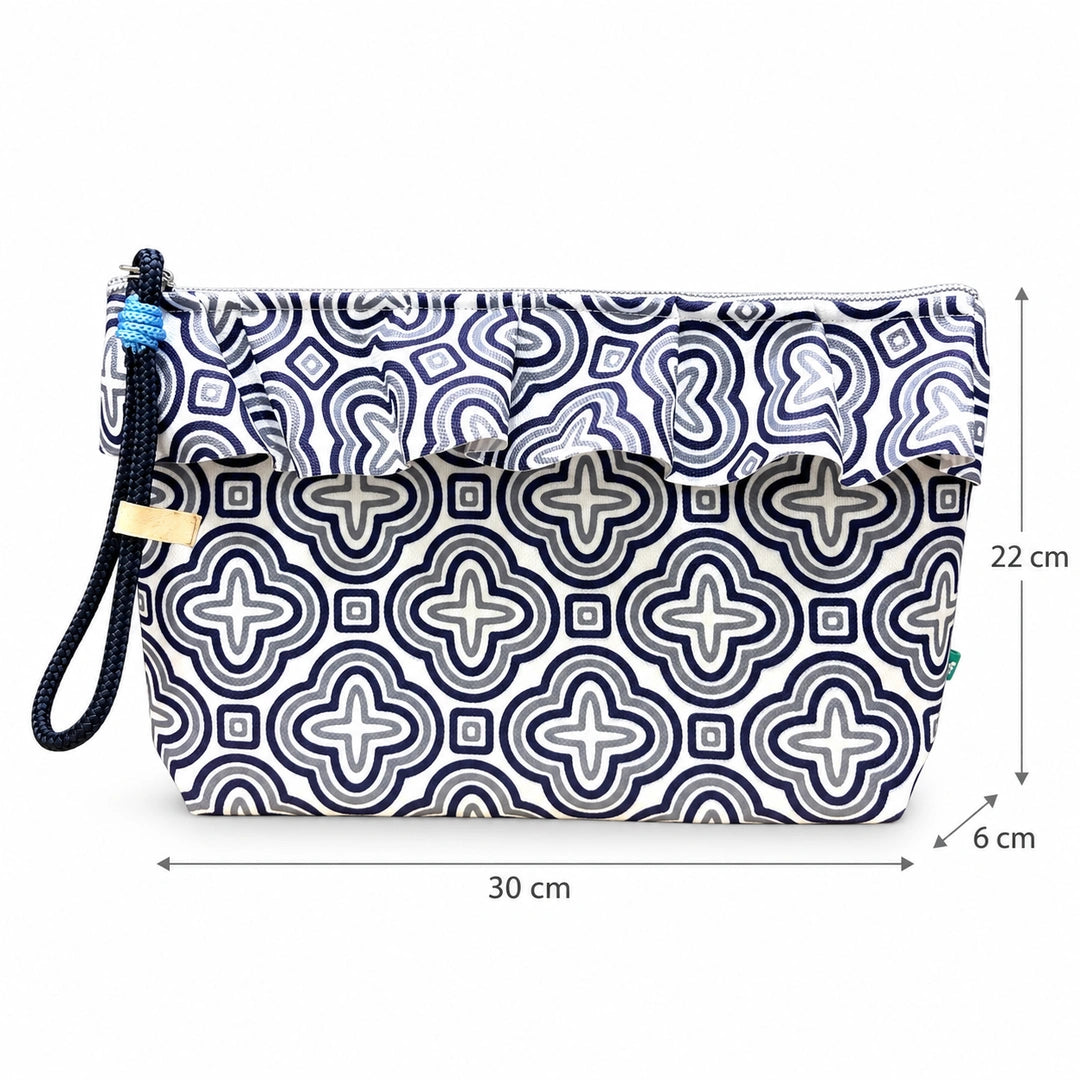 Necessaire Grande Impermeável Maggy com Folho Quatrefoil Azul Ornamental — com medidas 30 × 22 × 6 cm