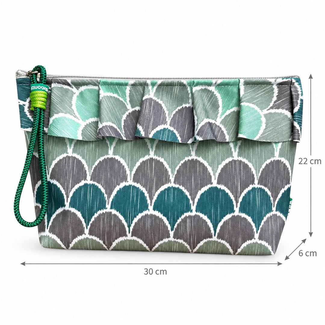 Necessaire Grande Impermeável Maggy com Folho Ikat Escamas Verde — com medidas 30 × 22 × 6 cm