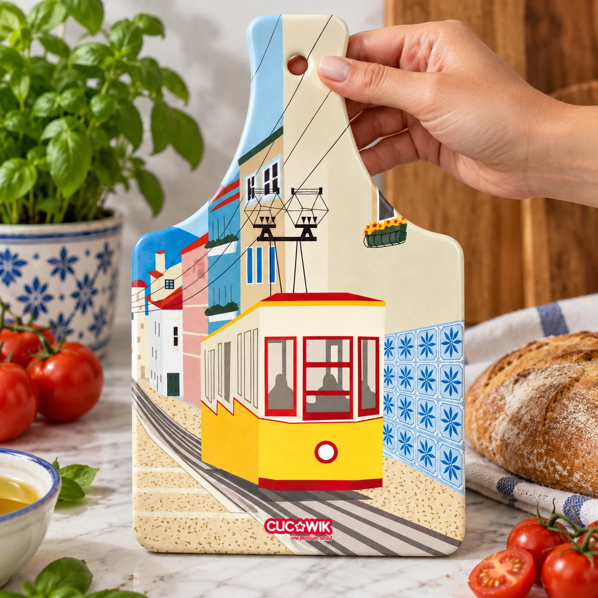 Tábua de Corte de Cerâmica Eléctrico Bica Lisboa em ambiente de cozinha