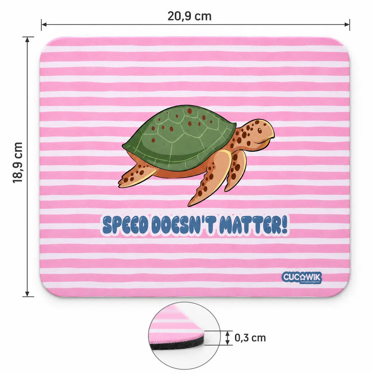 Medidas do tapete de rato com frase Speed Doesn't Matter! – 20,9 × 18,9 × 0,3 cm