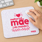 Tapete de rato com frase Melhor Mãe do Mundo em utilização – na secretária