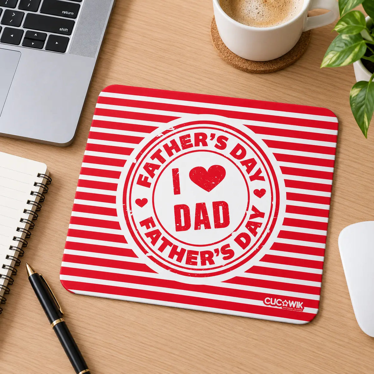 Tapete de rato com frase I Love Dad - Father's Day em ambiente de escritório