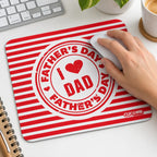 Tapete de rato com frase I Love Dad - Father's Day em utilização – na secretária